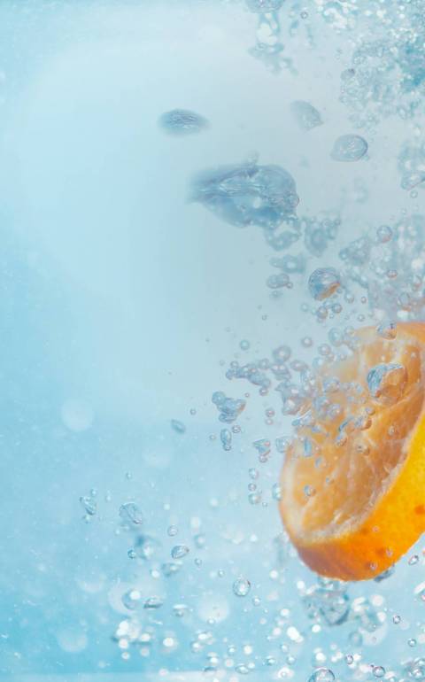 Früchte in Mineralwasser
